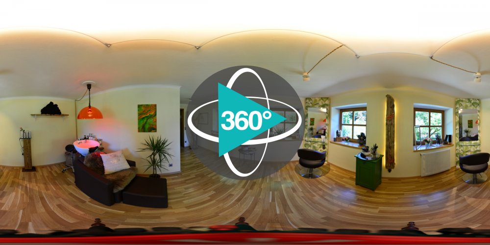 Play 'VR 360° - Friseurmeisterin Andrea Schwenski in Farchach (Berg)